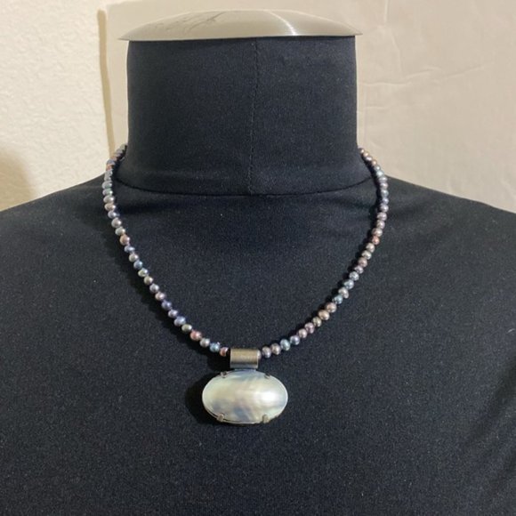 Black Cultured Pearl Necklace w Mother of Pearl Pendant & Sterling Silver Clasp - Picture 1 of 6